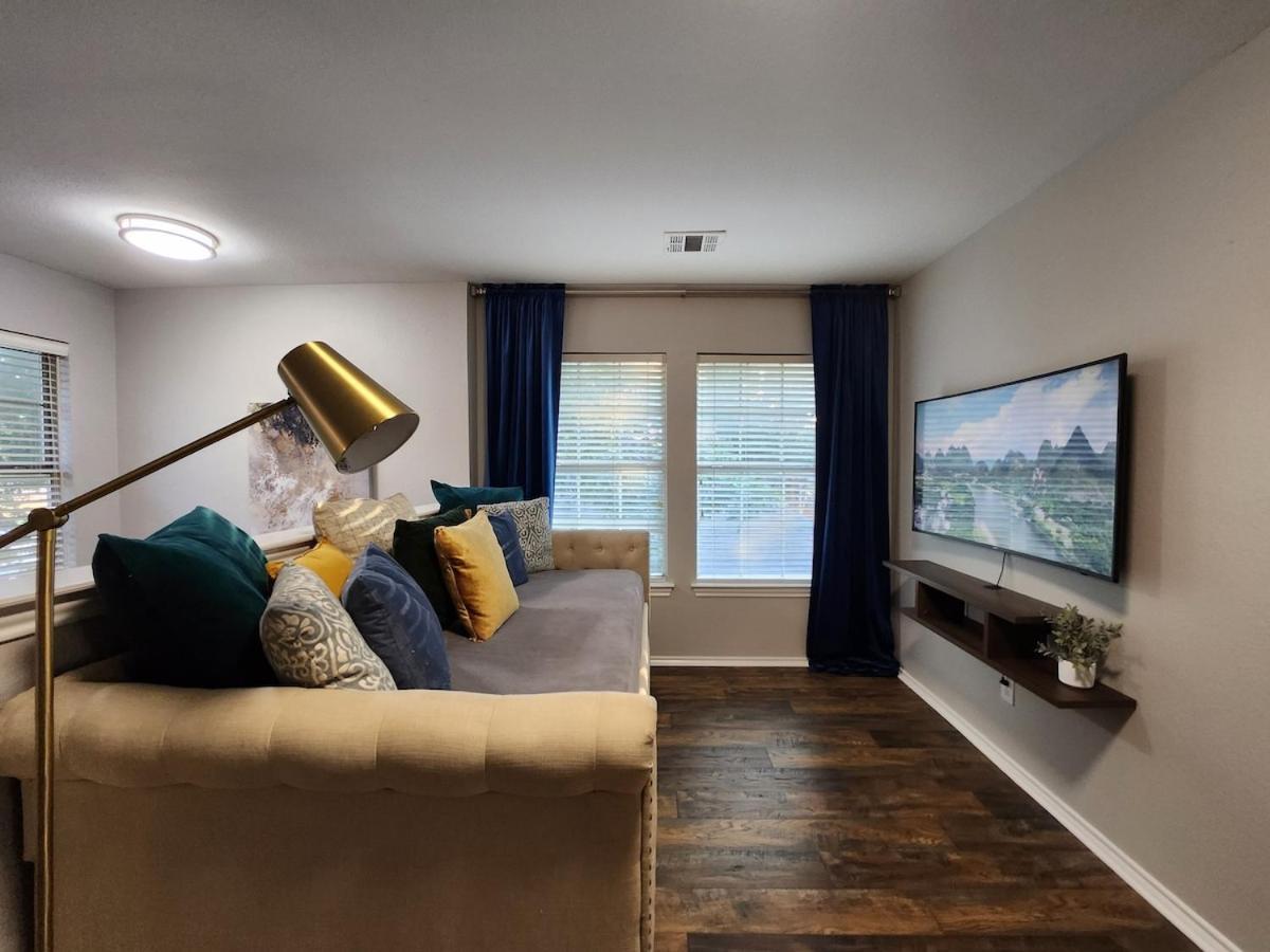 Frisco Town Home With King Bed Exterior photo