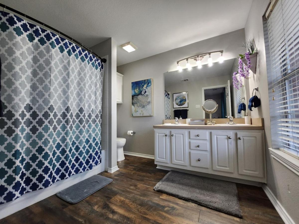Frisco Town Home With King Bed Exterior photo